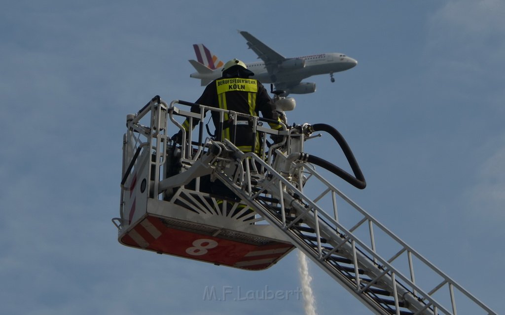 Grossfeuer Poco Lager Koeln Porz Gremberghoven Hansestr P780.jpg - Miklos Laubert